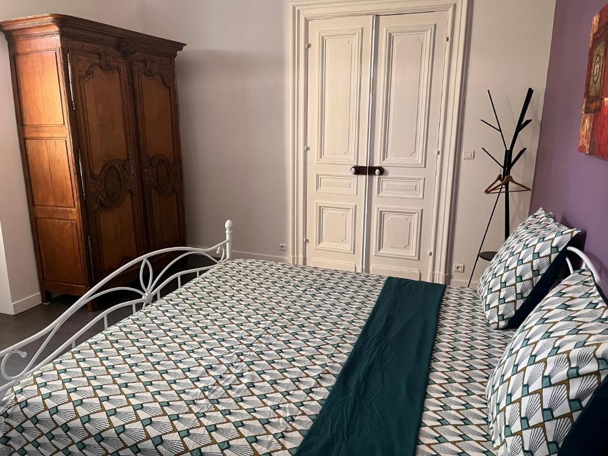 Domaine Clos Et Arbore De 3 Ha Avec Deux Maisons Lamothe-Montravel Eksteriør bilde